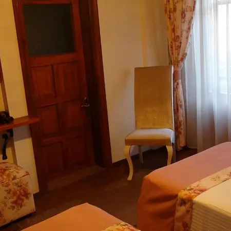 לינה וארוחת בוקר Hayalevi *